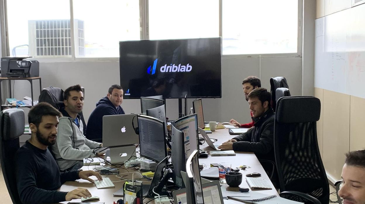 Trabajadores de Driblab, en la sede de la compañía