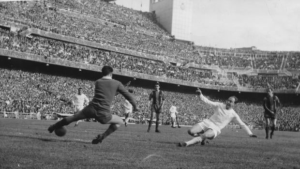 El Barcelona quiso vender su 50 por ciento de Di Stéfano a la Juventus para que no fuera al Madrid