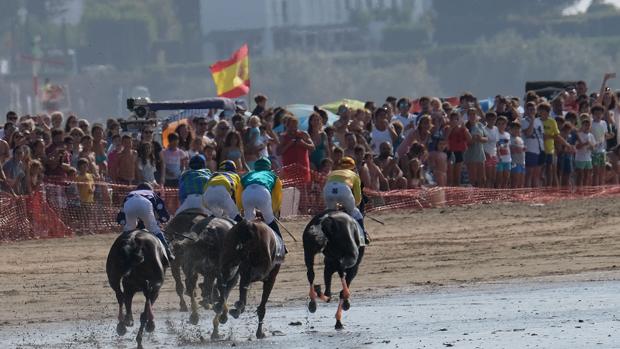 Las carreras de Sanlúcar y la incógnita de si habrá purasangres en la playa en su 175 aniversario