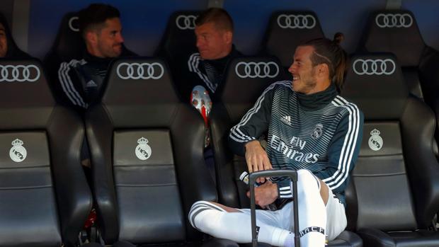 La FIFA dejará hacer hasta cinco cambios cuando vuelvan los torneos de fútbol