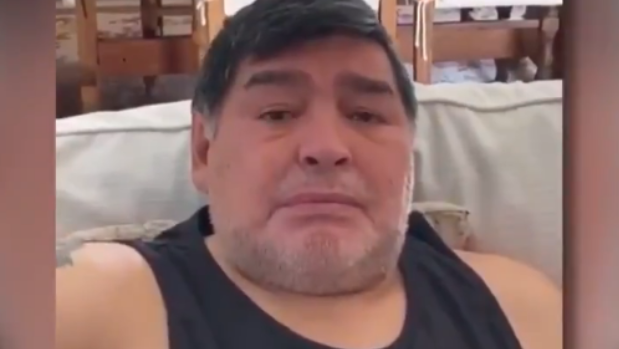 El llanto de Maradona al recordar su infancia de pobreza: «Ayuden a comer a la gente»