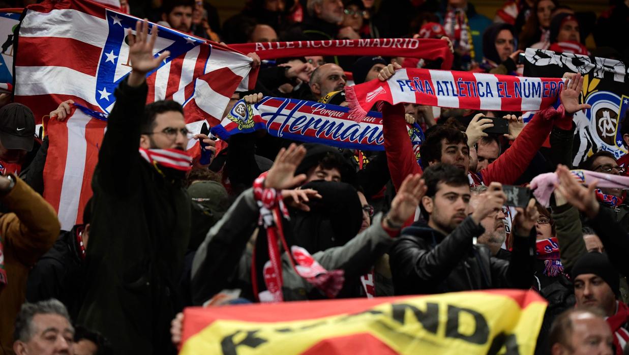 Más de 3.000 hinchas acompañaron al Atlético en Liverpool