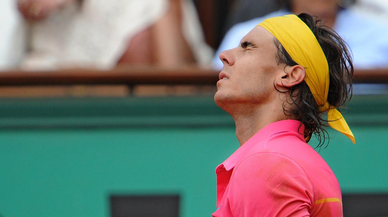 Nadal se lamenta durante el partido ante Soderling en París de 2009