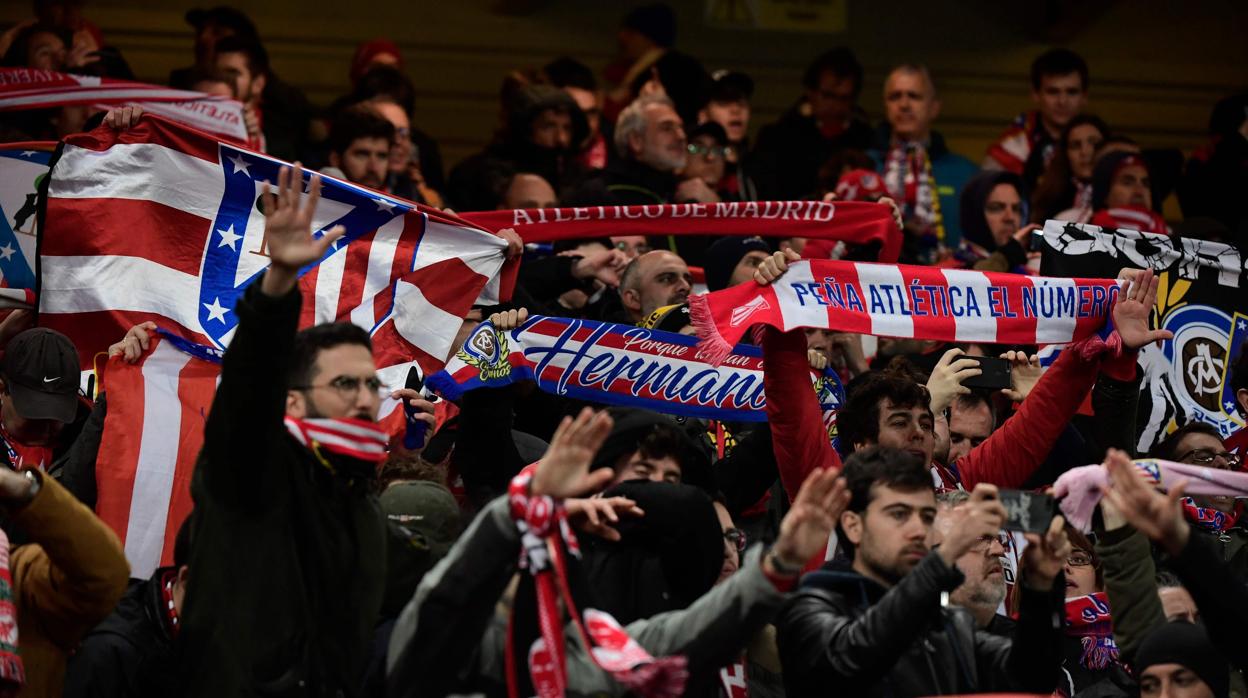 Aficionados del Atlético en Anfield