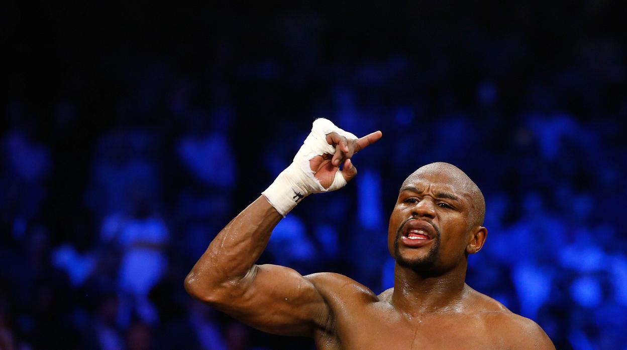 El aplaudido gesto de Mayweather en reconocimiento a George Floyd