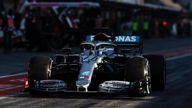 Lewis Hamilton vuelve al asfalto con un test privado en Silverstone