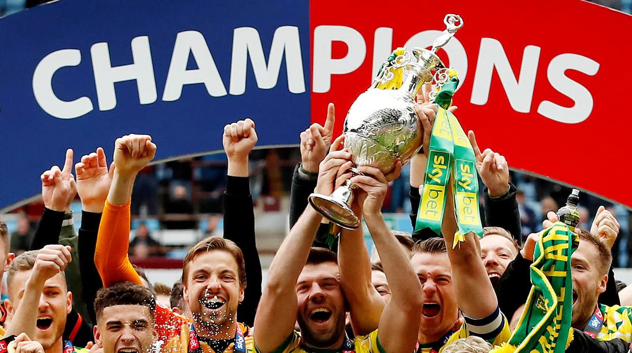 El Norwich celebra la Championship de la temporada pasada