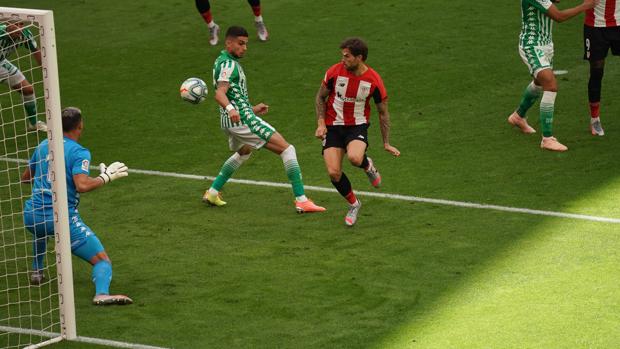 Un gol de Iñigo Martínez ajusticia al Betis