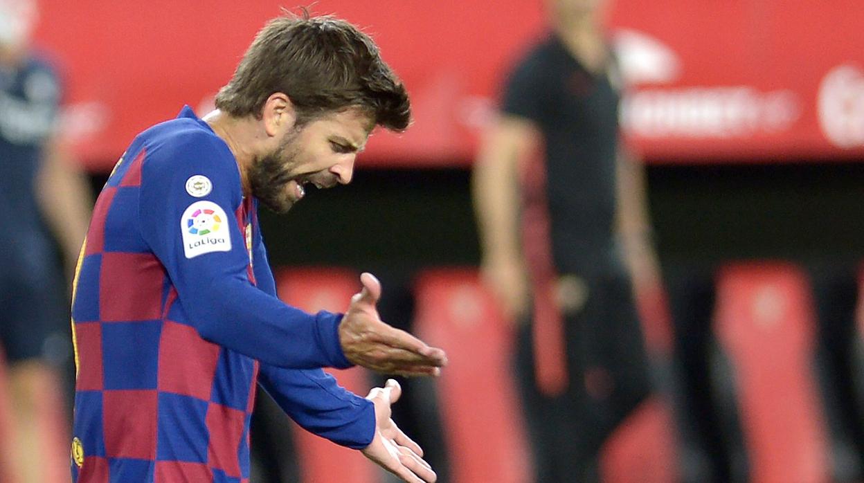 Piqué durante una acción en el Sánchez Pizjuán