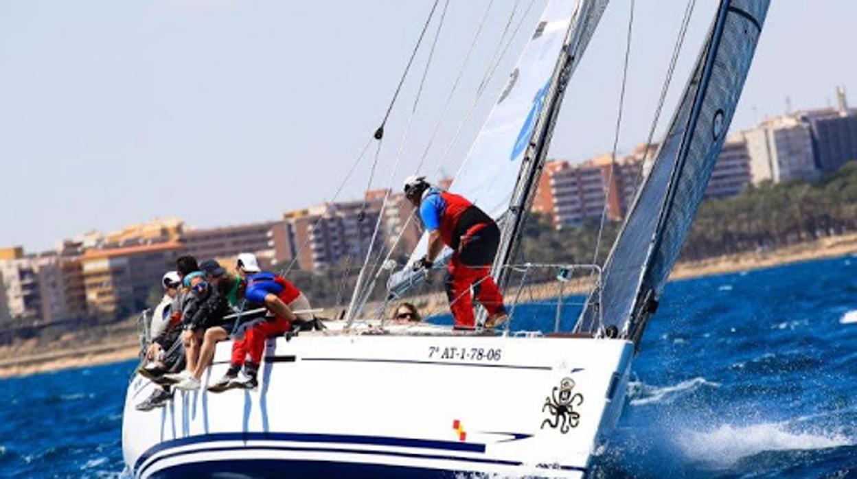 La vela vuelve a la Bahía.