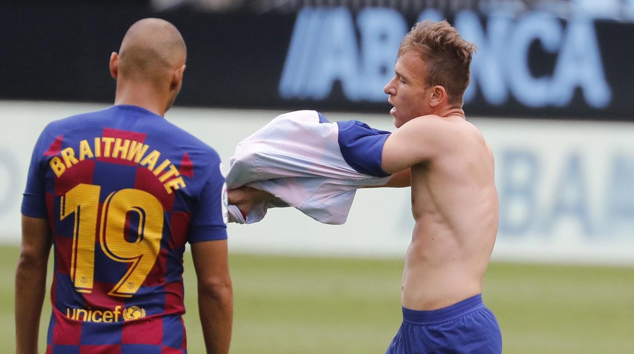 Arthur Melo, derecha