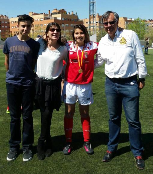 Ana Marcos, con su familia