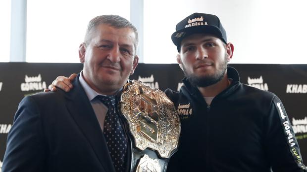 Muere por Covid-19 el padre y entrenador de Khabib Nurmagomedov