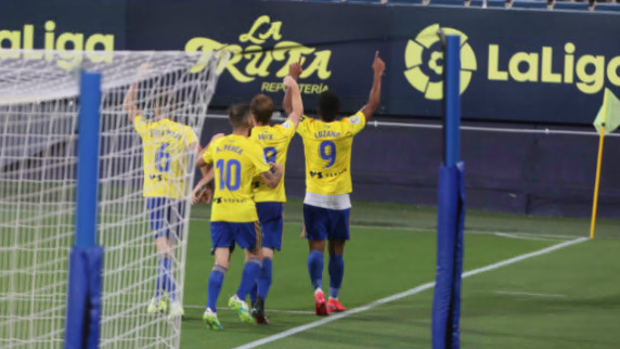 Cádiz CF-Oviedo (2-0) Prueba de fuego superada