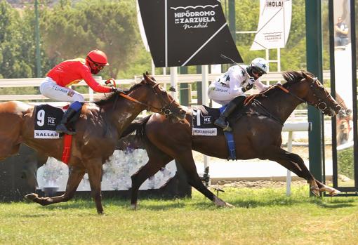 Amadeo Madogliani, ganando el Gran Premio Claudo Carudel