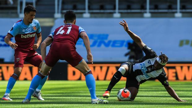 El paraguayo Almirón marca en el empate entre West Ham y Newcastle