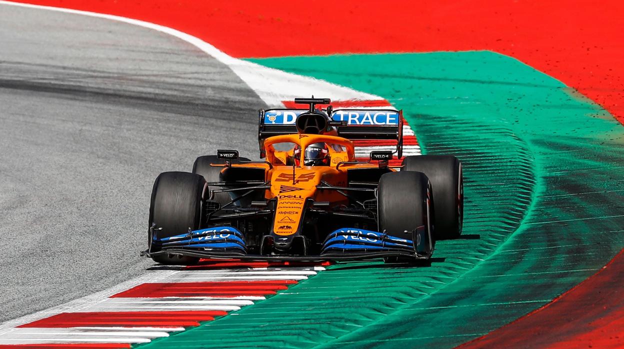 Carlos Sainz, al volante de su McLaren