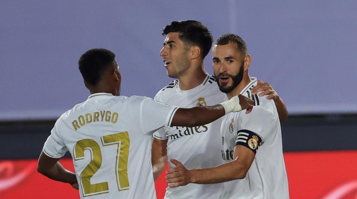 Sin Ramos, Benzema dirige al Madrid hacia el título