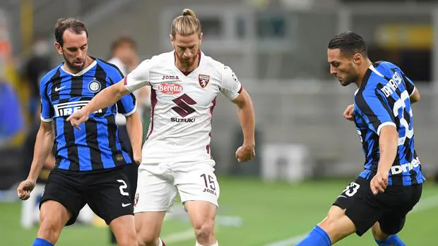 El Inter remonta ante el Torino con el primer gol de Godín