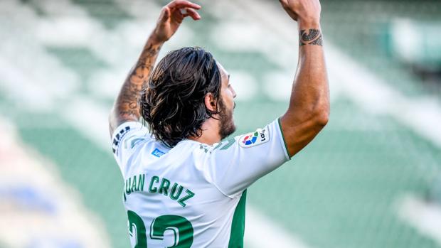 El Elche cumple ante el Oviedo, pero necesita un favor del Dépor