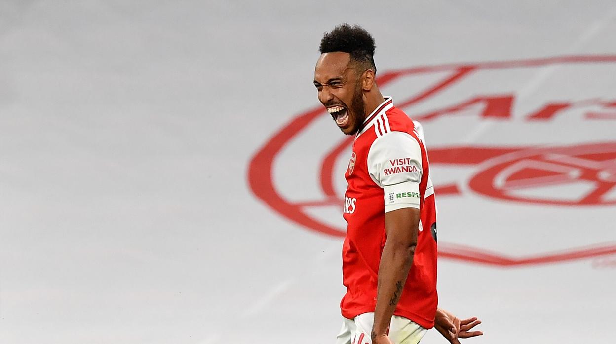 Aubameyang celebra un gol ante el Manchester City