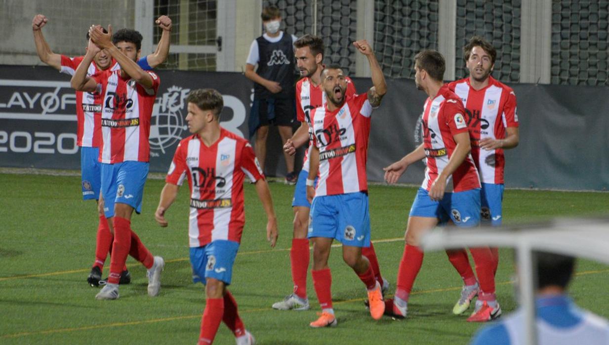 Los jugadores del Navalcarnero celebran un gol en el playffo de ascenso a Segunda B