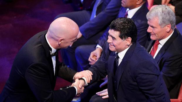 Vuelve el Maradona más combativo: carga contra Infantino y Macri
