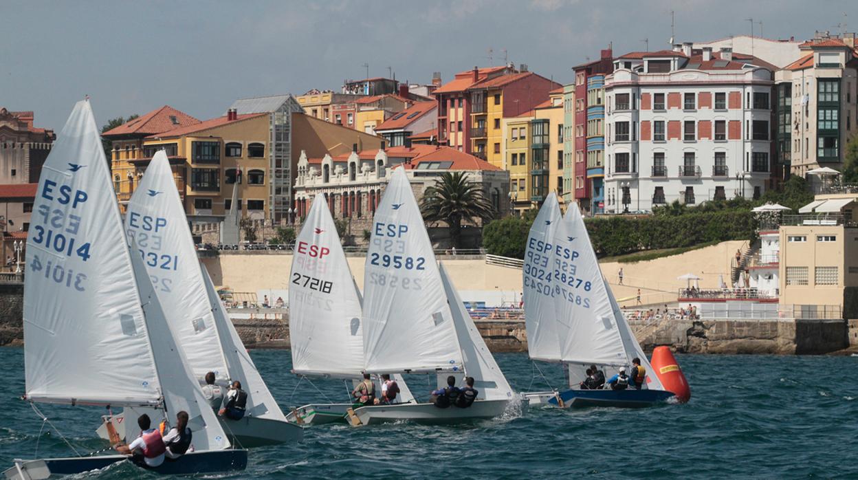 Asturiano de Snipe en el Real Club Astur de Regatas de Gijón