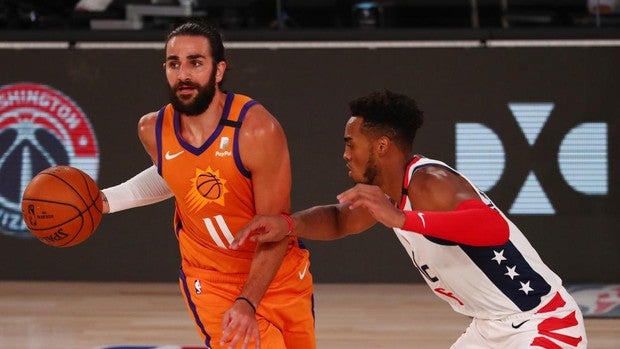 Booker y Rubio lideran triunfo de Suns en su reinicio de temporada