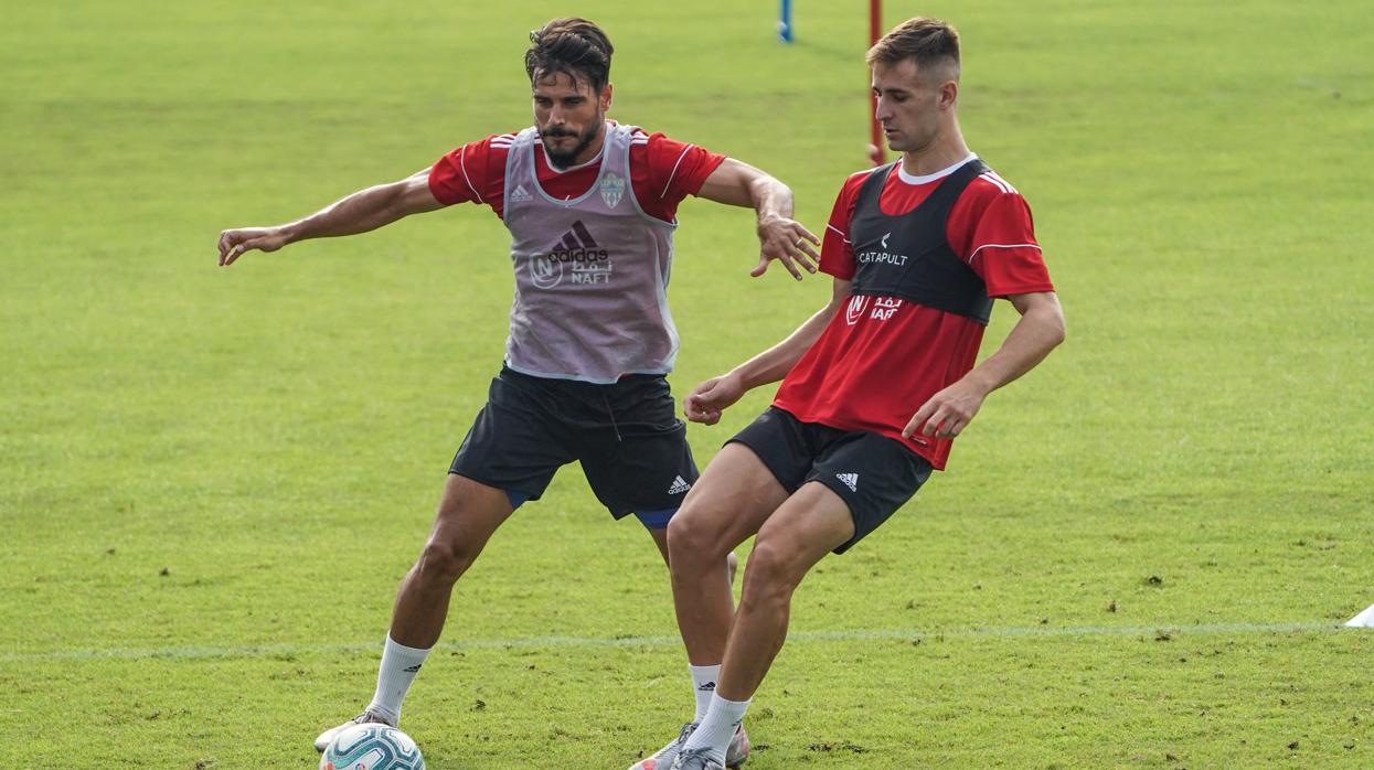 El Almería suspende los entrenamientos tras encontrar un positivo por Covid-19