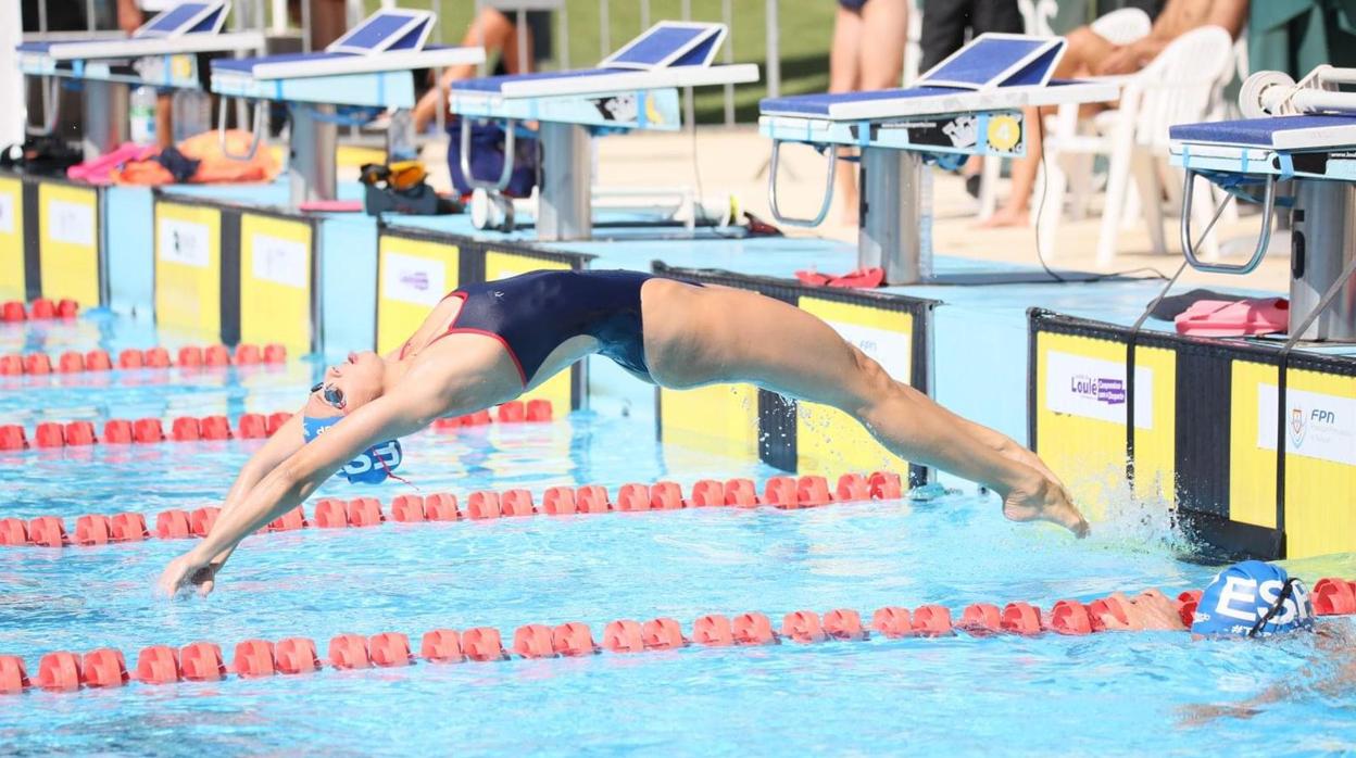 La nadadora gaditana Paloma de Bordons está completando una actuación sobresaliente en Portugal.