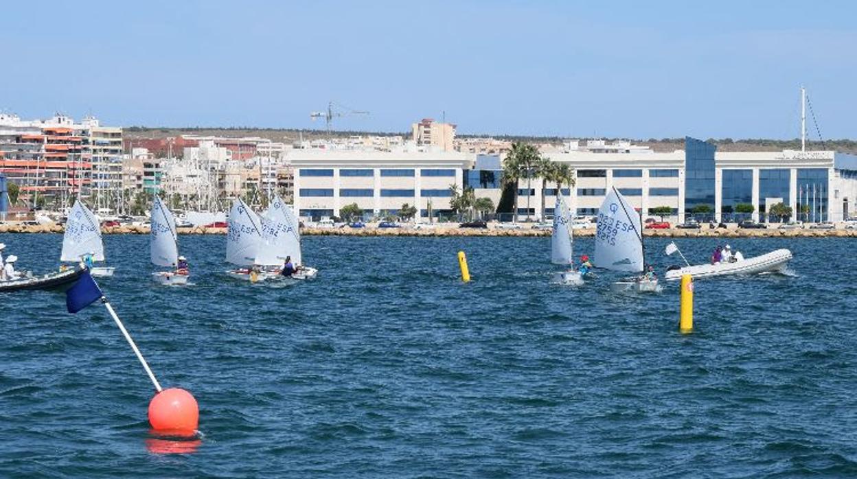 El Náutico de Santa Pola se pone al frente en el Valenciano por Equipos