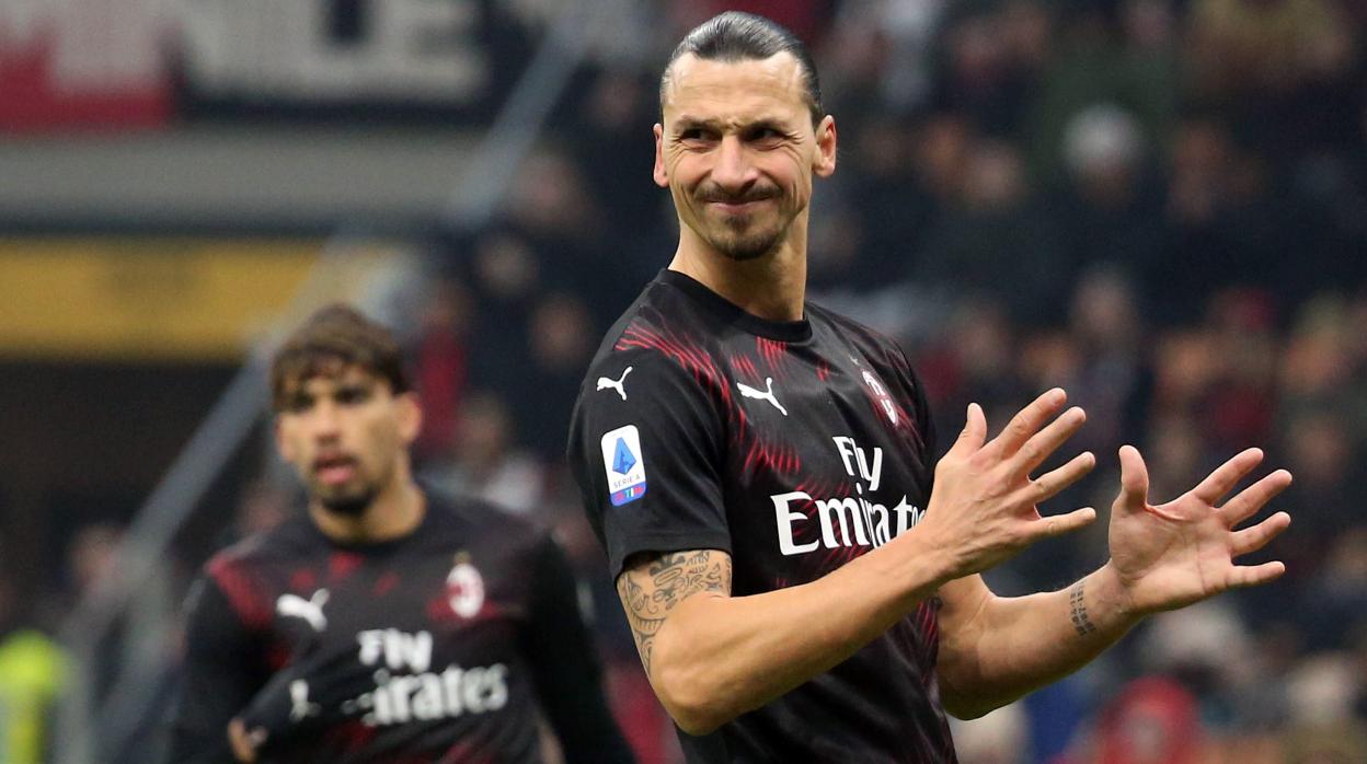 Ibrahimovic continuará jugando en el AC Milan esta temporada