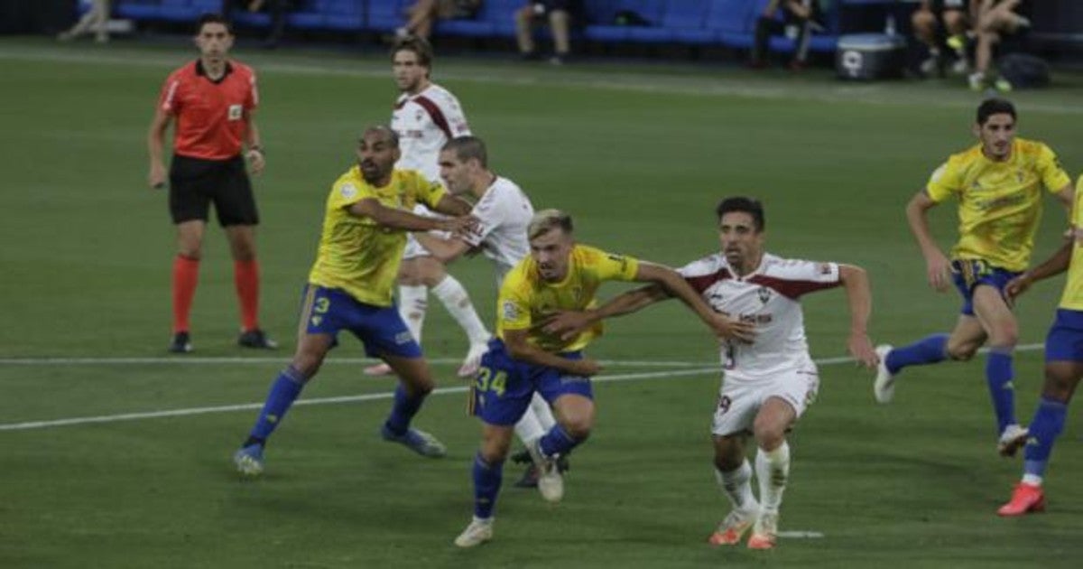 Sergio González volvió a ser titular.