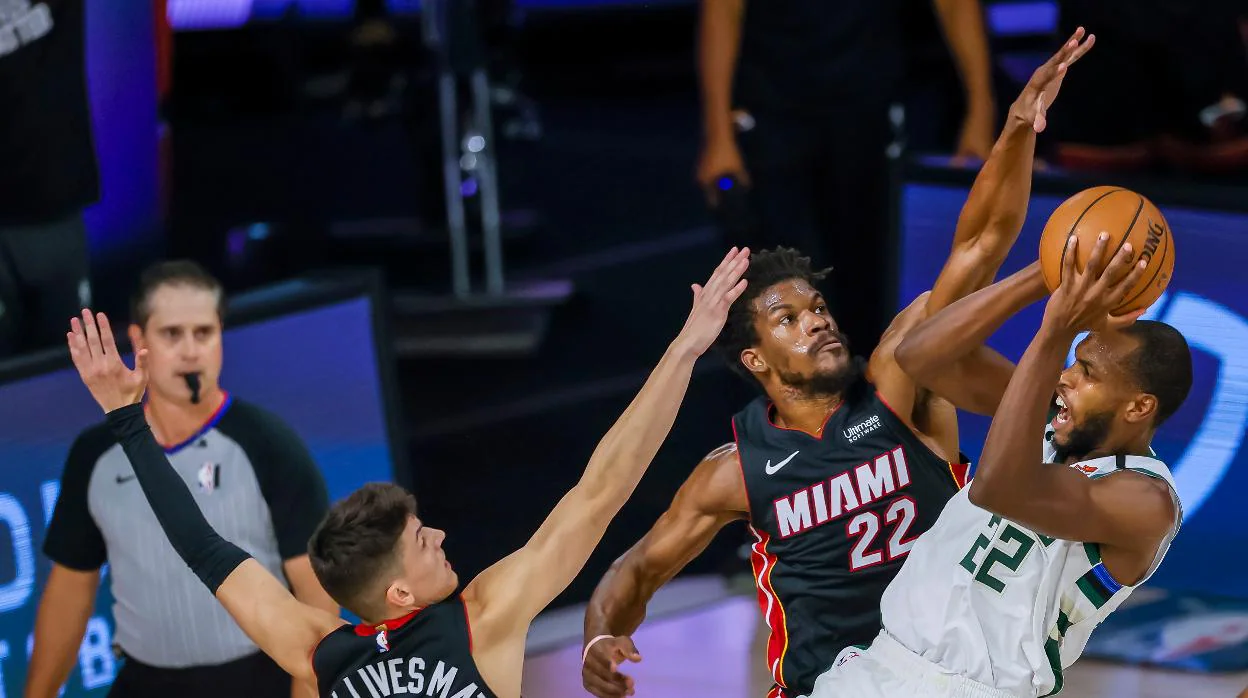 Los Heat, a un triunfo de las finales del Este; los Rockets comienzan ganando