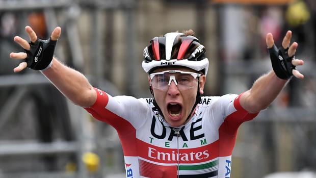 Pogacar se impone en la segunda etapa pirenaica y Roglic logra el liderato