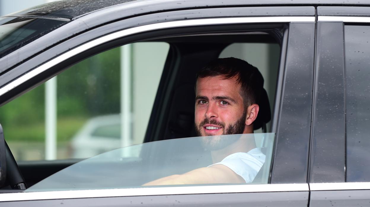 Pjanic en su vehículo