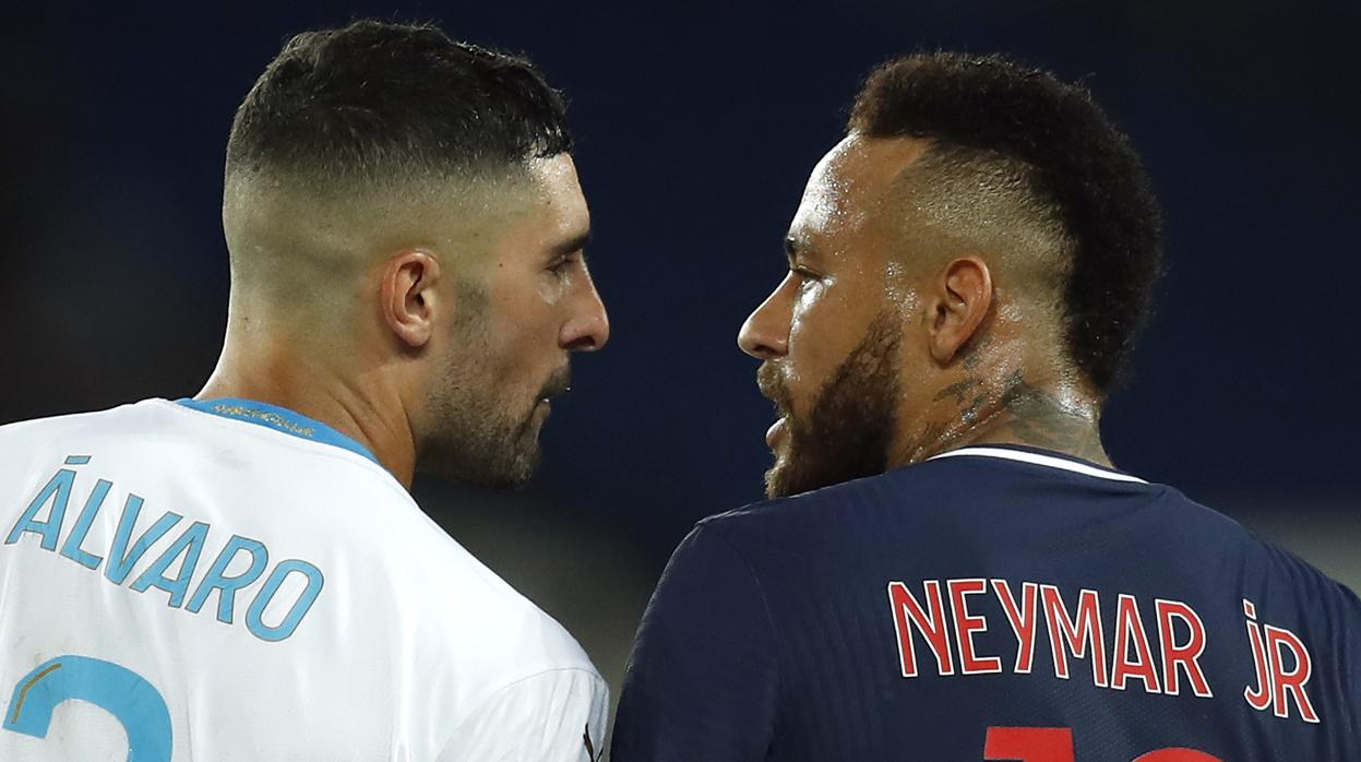 Álvaro y Neymar, en plena riña