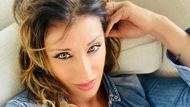 Sabrina Salerno inspira a un equipo de fútbol sevillano con hambre de «gloria y desorden»