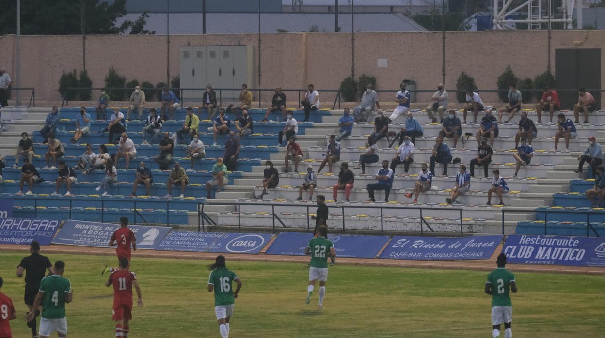 San Fernando y Córdoba disputaron este jueves un partido amistoso con público en el estadio Iberoamericano.