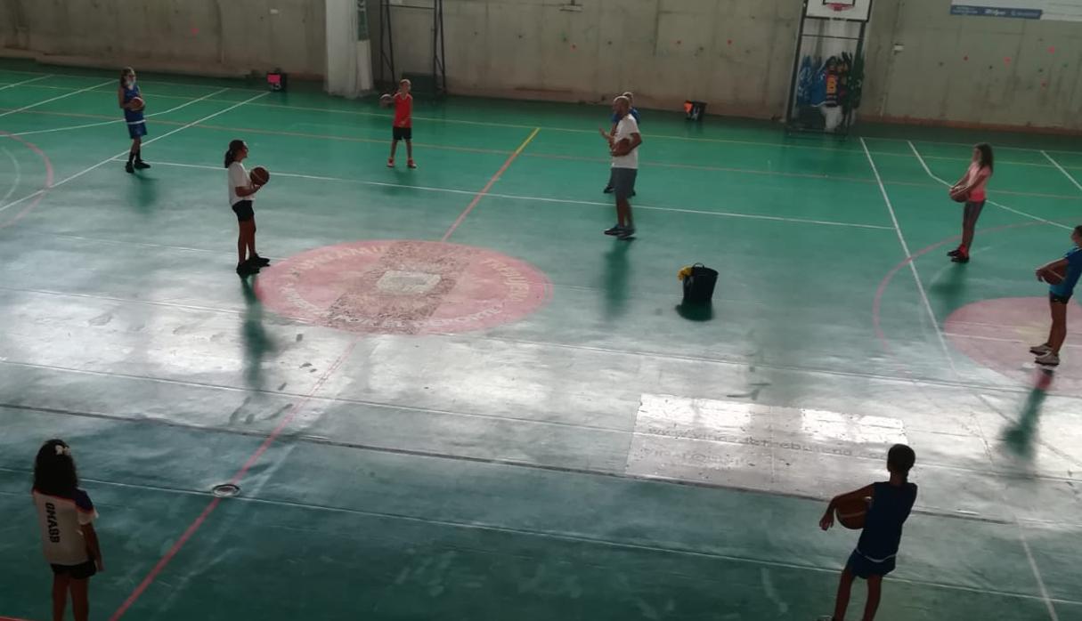 Primer entrenamiento del equipo infantil femenino de CB Trebujena.