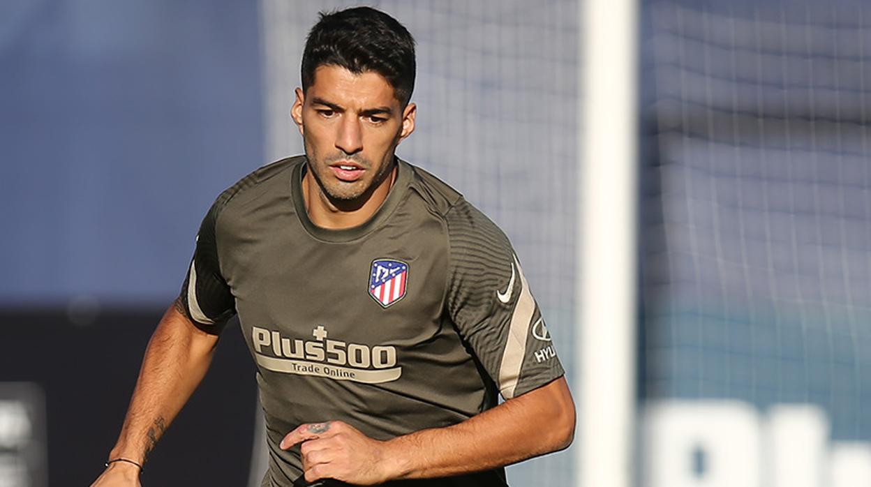 Luis Suárez supera el reconocimiento médico y firma como rojiblanco