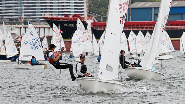 El Trofeo Escuela de Vela José Luis de Ugarte llega en el Abra a su 30ª edición