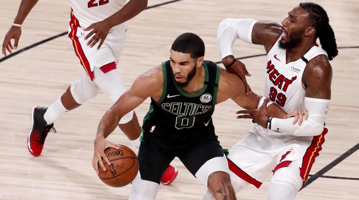 Tatum y Brown evitan la eliminación de los Celtics