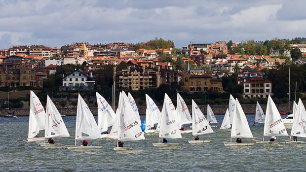 Diversión y buen viento en el Abra en el Trofeo José Luis de Ugarte