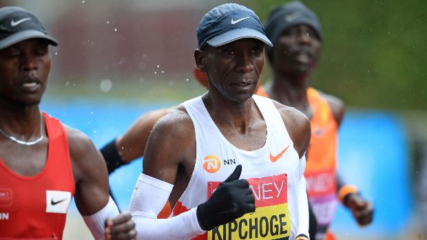 El frío y la lluvia revientan a Kipchoge en el maratón de Londres