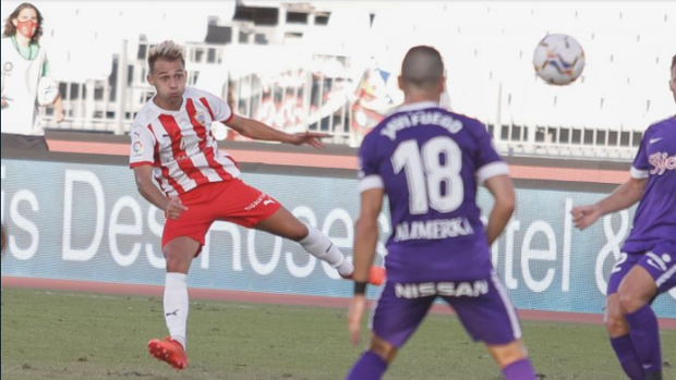 El Sporting reafirma su liderato en Almería