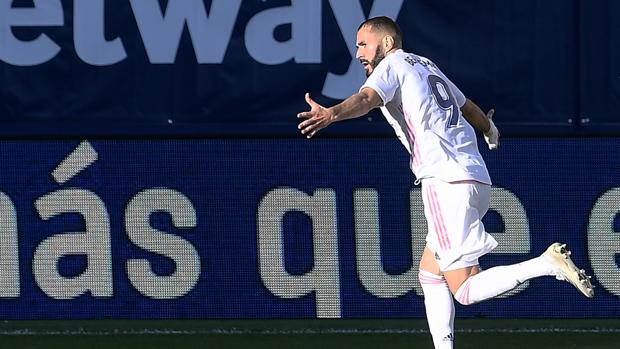 La precisa maniobra de Benzema en el área con la que se estrenó en Liga