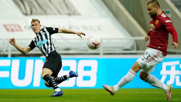 El United se deja los deberes para el final para golear al Newcastle