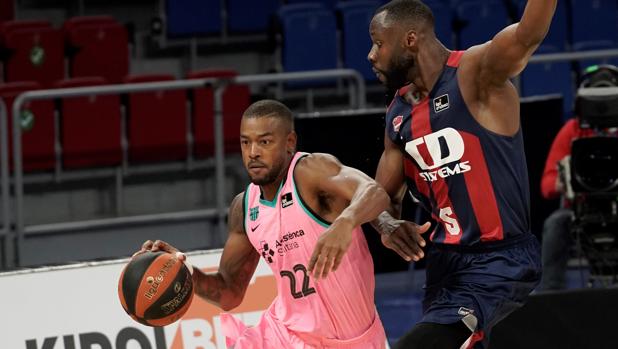 La defensa del Baskonia ahoga al Barça